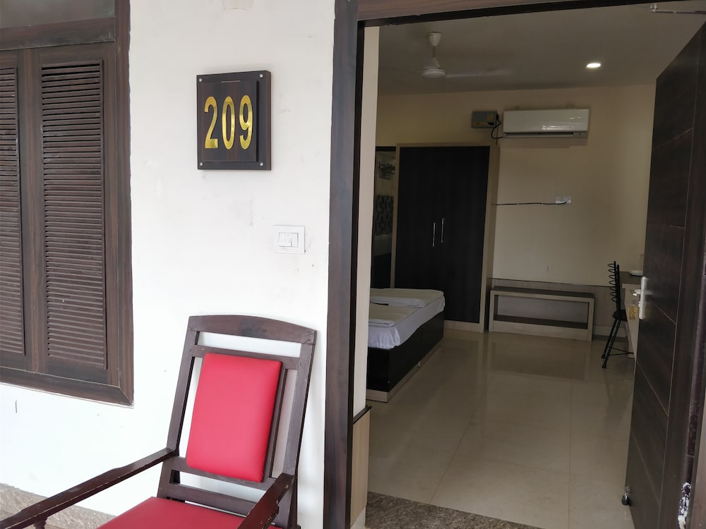 Central Hotel 57/62