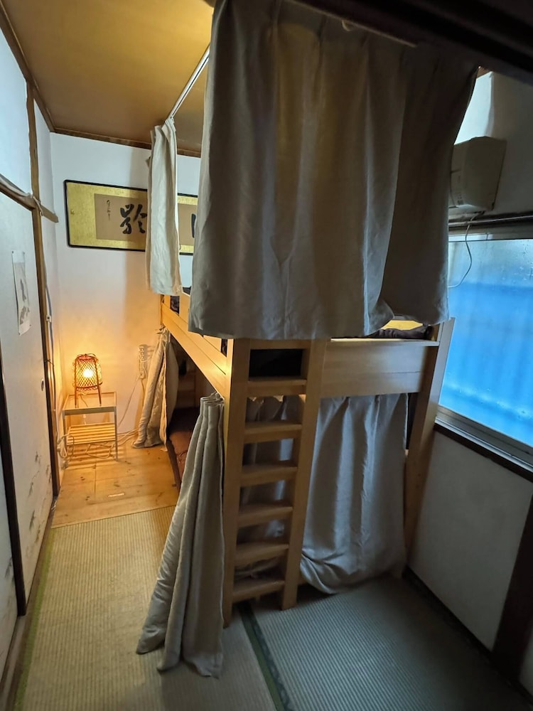 ECONOMY, TWIN BEDS