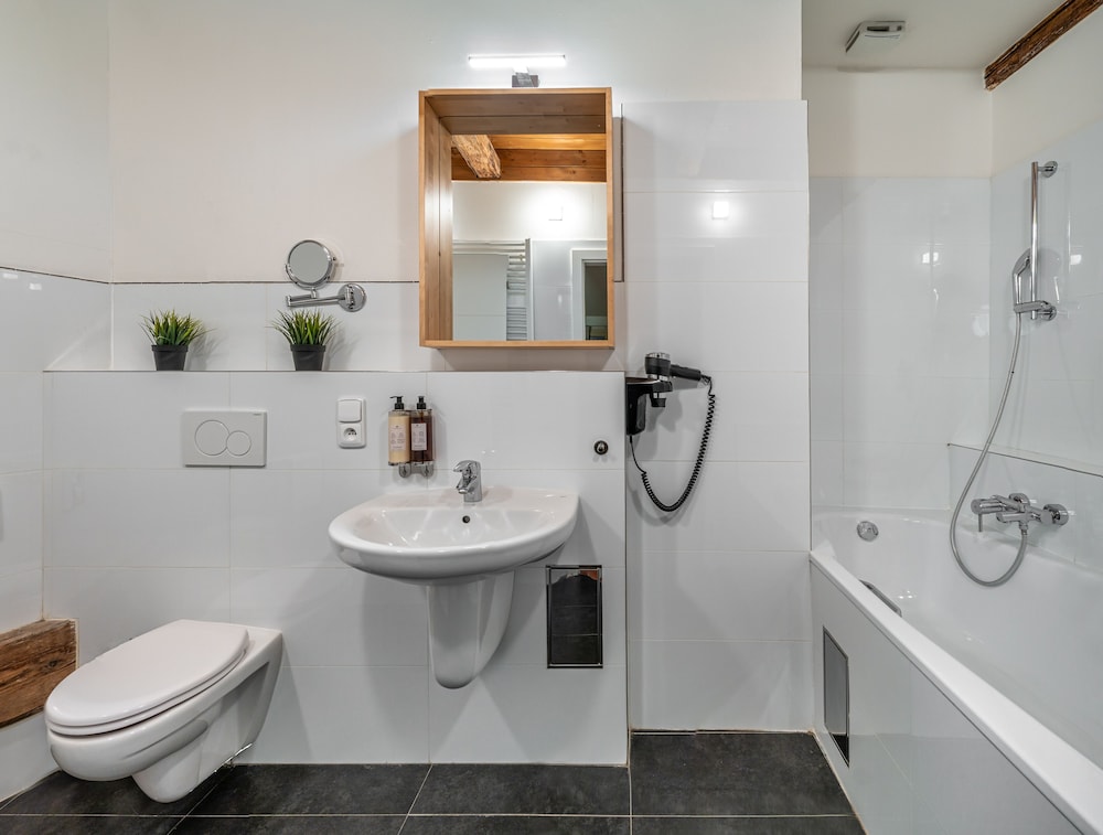 4 Arts Apartments by Adrez Living 45/52