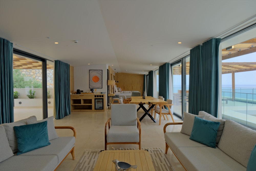 Lures Hotel 40/57
