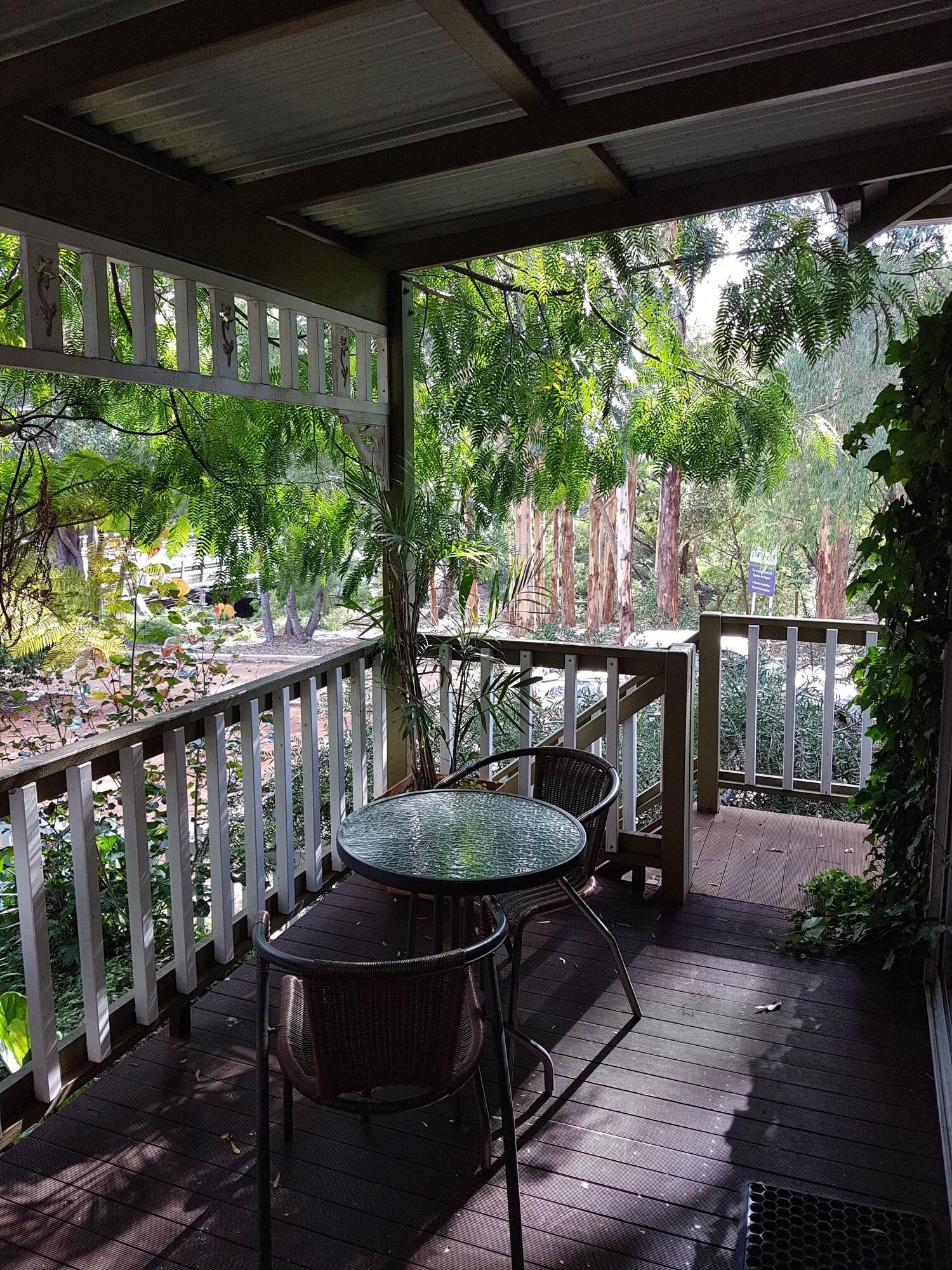 ADAMSONS RIVERSIDE ACCOMMODATION 67/100