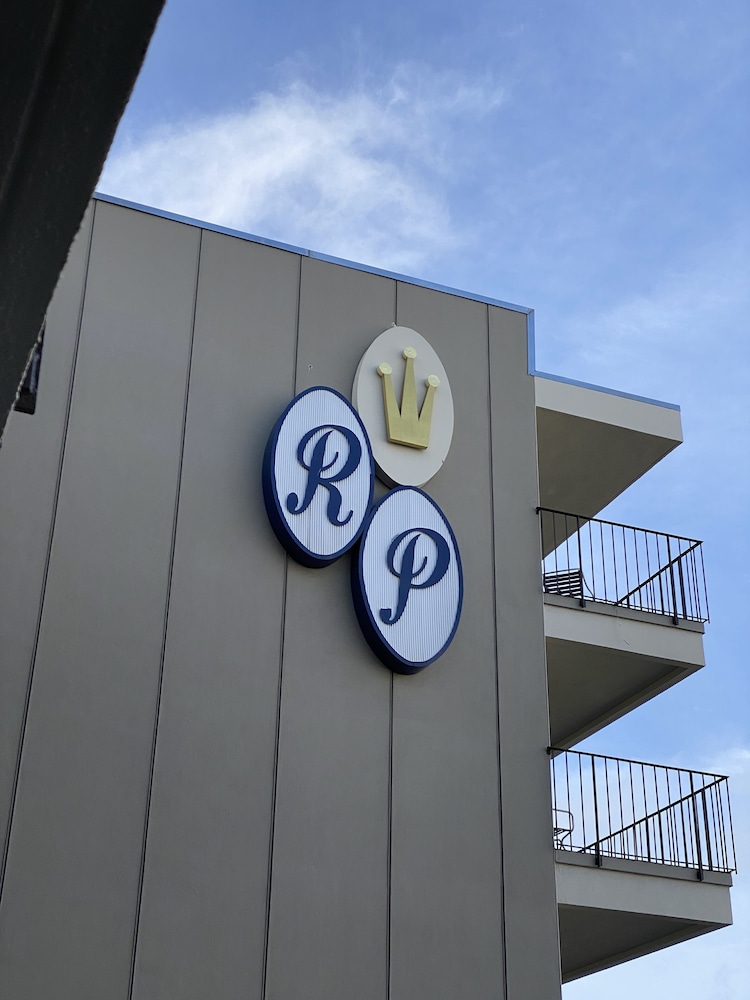 Royal Pacific Motor Inn 4/59