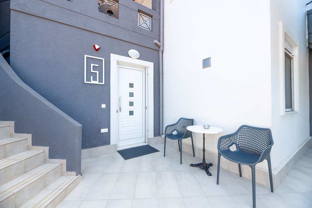 Talos Luxury Suites 32/50