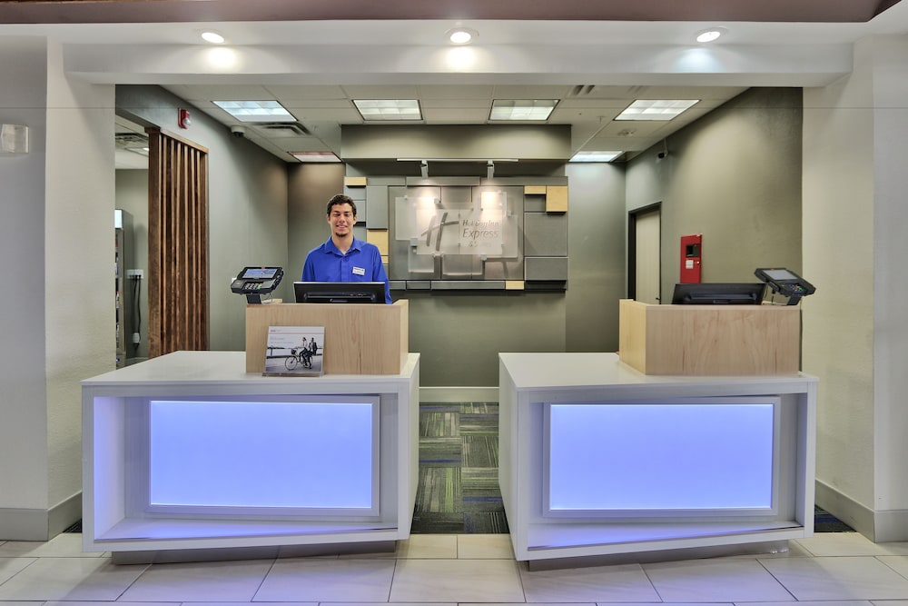Holiday Inn Express Hotel And Suites Portales 9/70