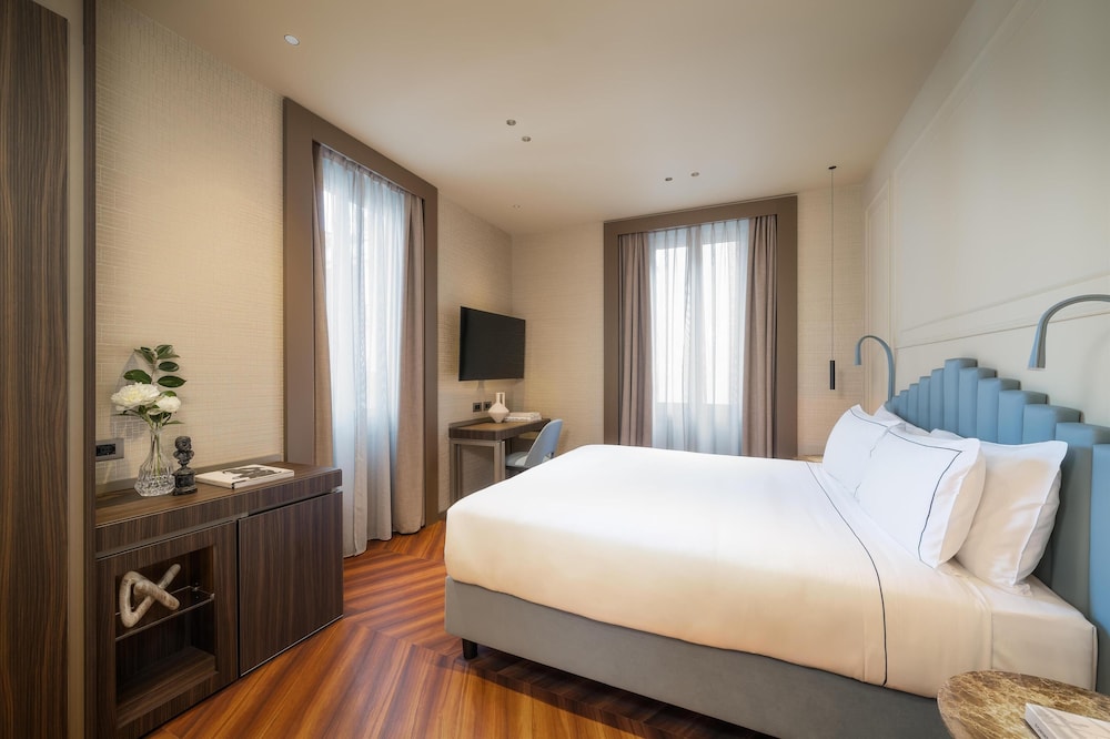 DELUXE, KING BED