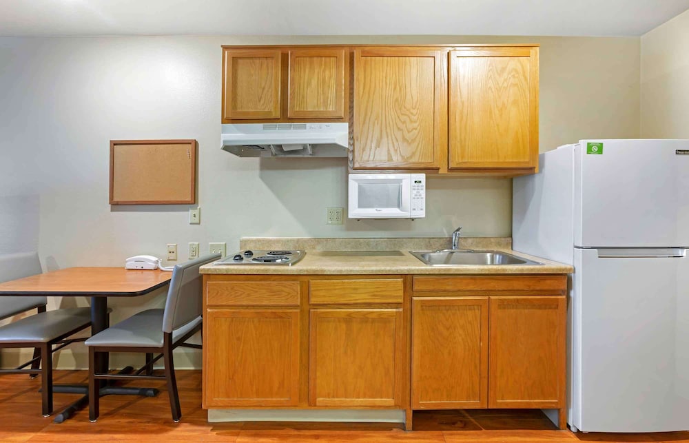 Studio 6 Extended Stay Birmingham Pelham AL 33/44