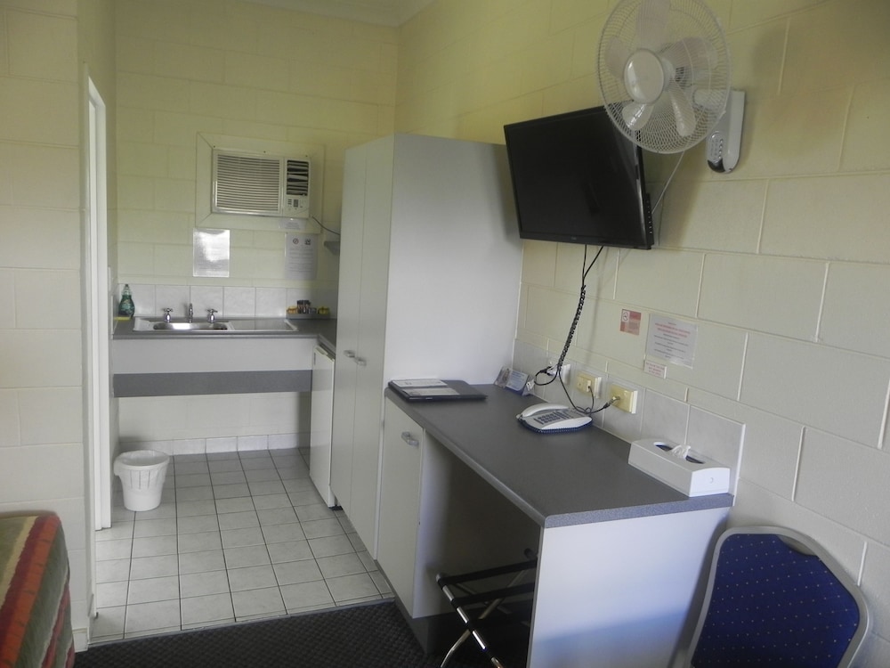 CENTRAL POINT MOTEL 20/61