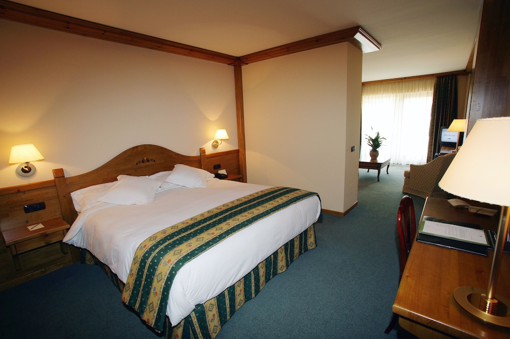 Sport Hotel Village 12/50