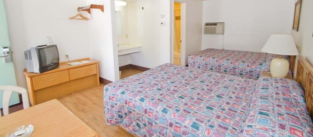 Brooks Street Motor Inn 13/30
