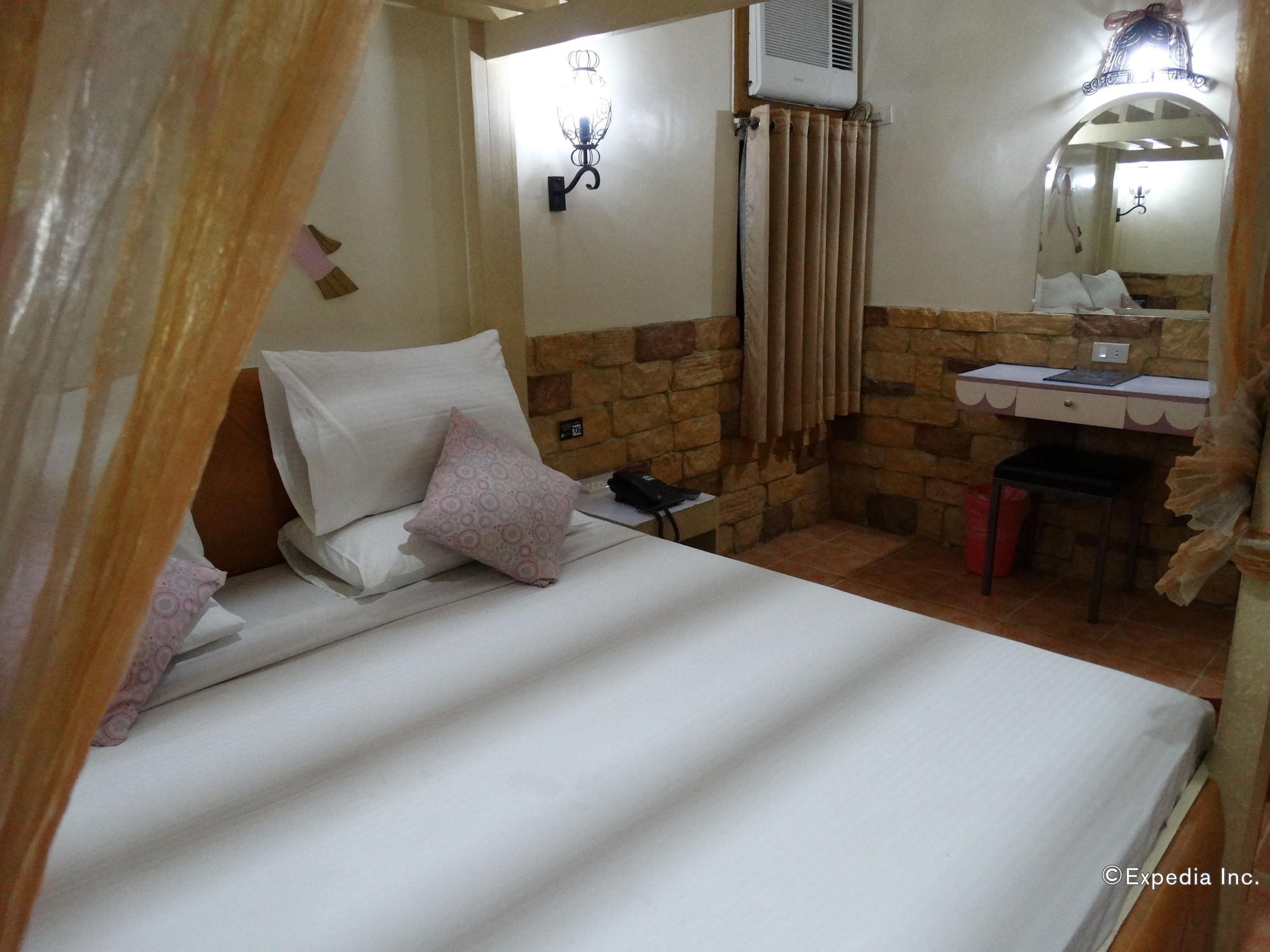 غرفة ديلوكس عائلية بسرير كوين وسريرين منفصلين، Urban Travellers Hotel Ex Shogun Suite Hotel 4/10