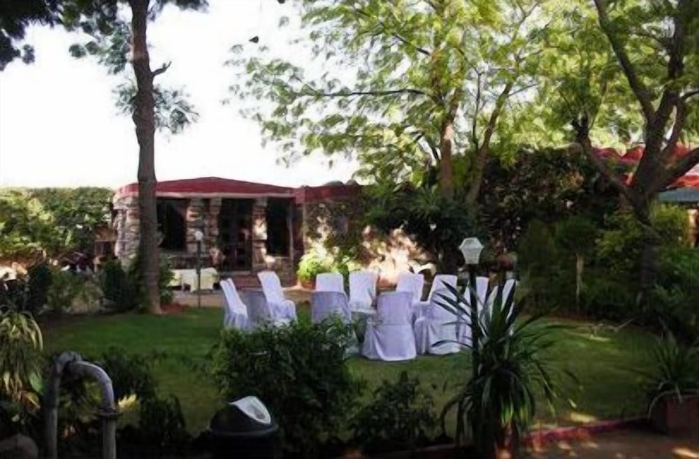 MANDORE GUEST HOUSE A LEAFY HERITAGE RESORT 4/35