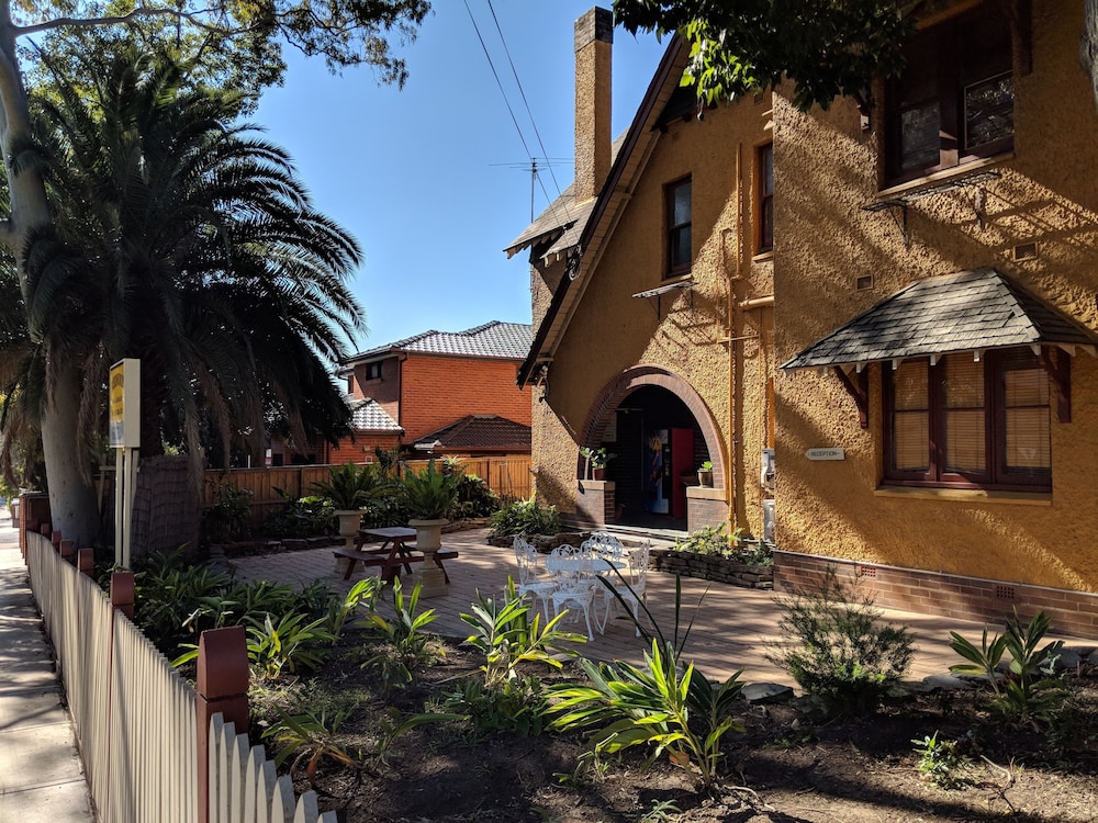 BURWOOD BED AND BREAKFAST 5/47