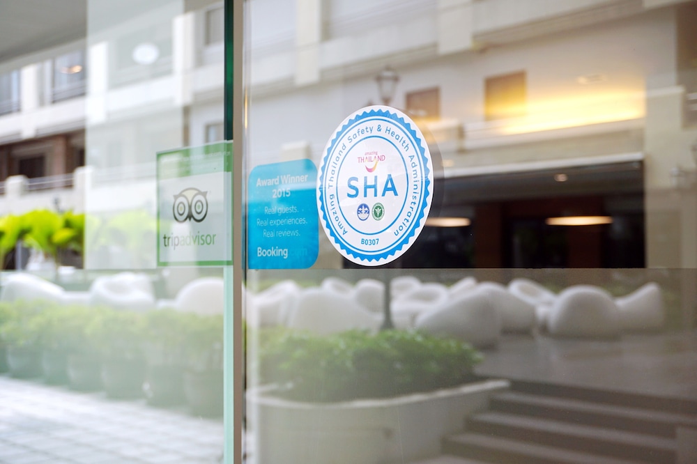 S33 Compact Sukhumvit Hotel 3/78