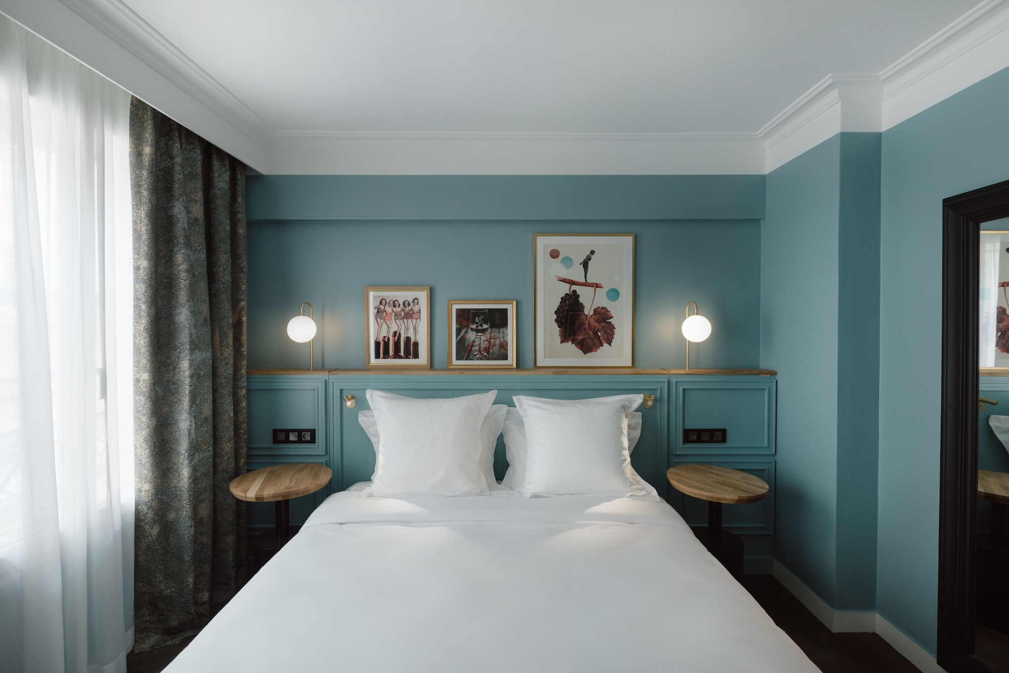 CLASSIC, QUEEN BED, CITY VIEW