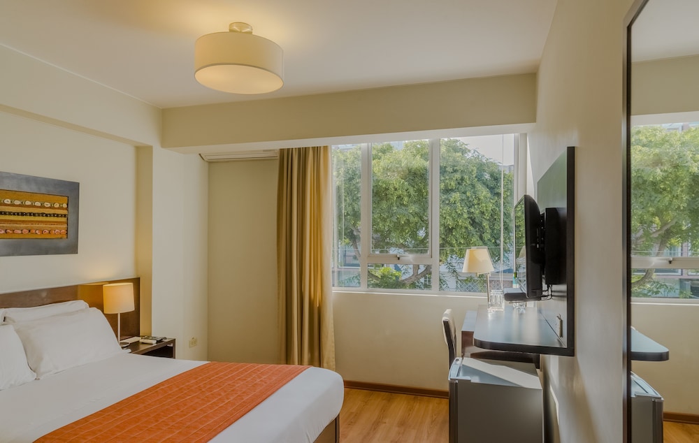 ROOM, SINGLE