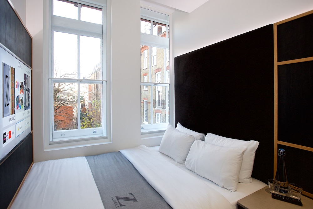 ROOM, DOUBLE BED