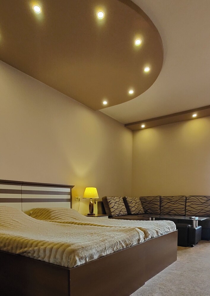 Areg Hotel 16/113