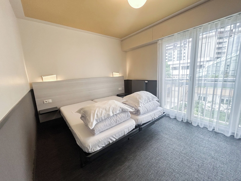 COMFORT, TWIN BEDS
