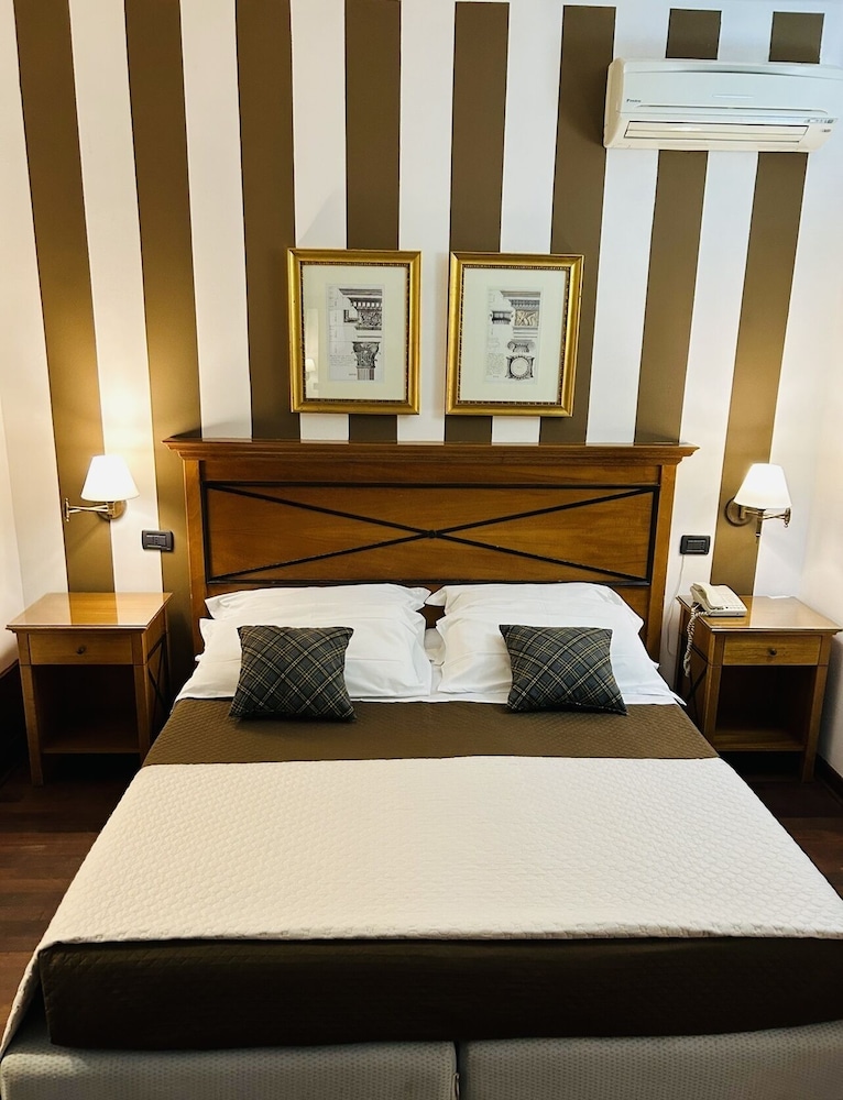 Florio Opera Hotel 57/65