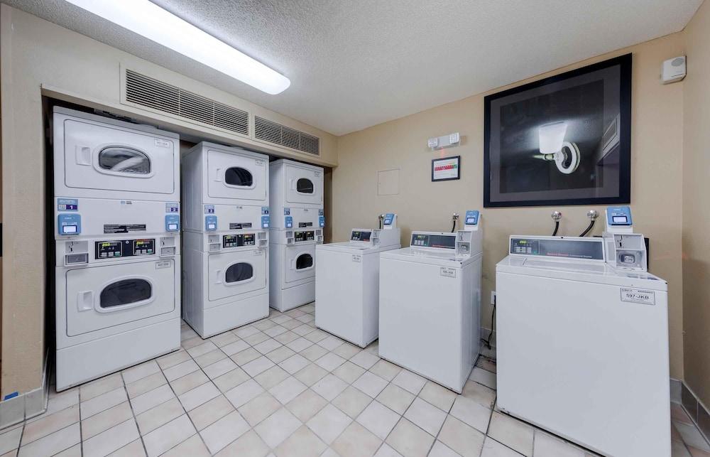 Extended Stay America Suites Orange County Cypress 11/62