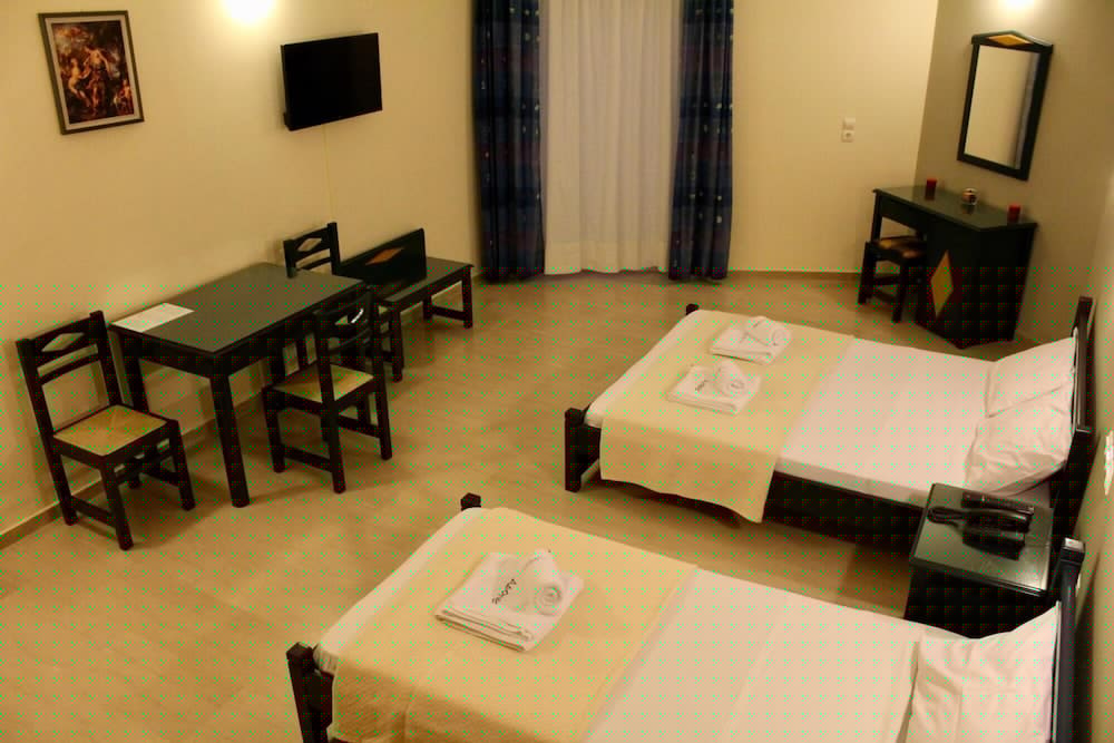 Adonis Hotel 39/57