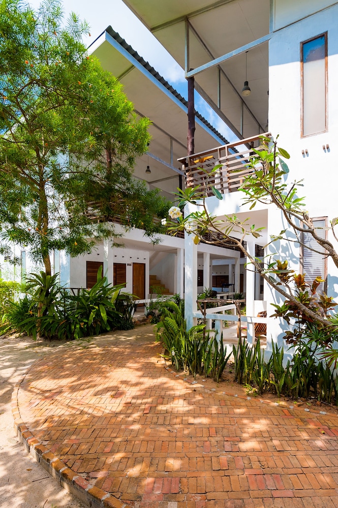 Sunshine Beach Resort 93/100