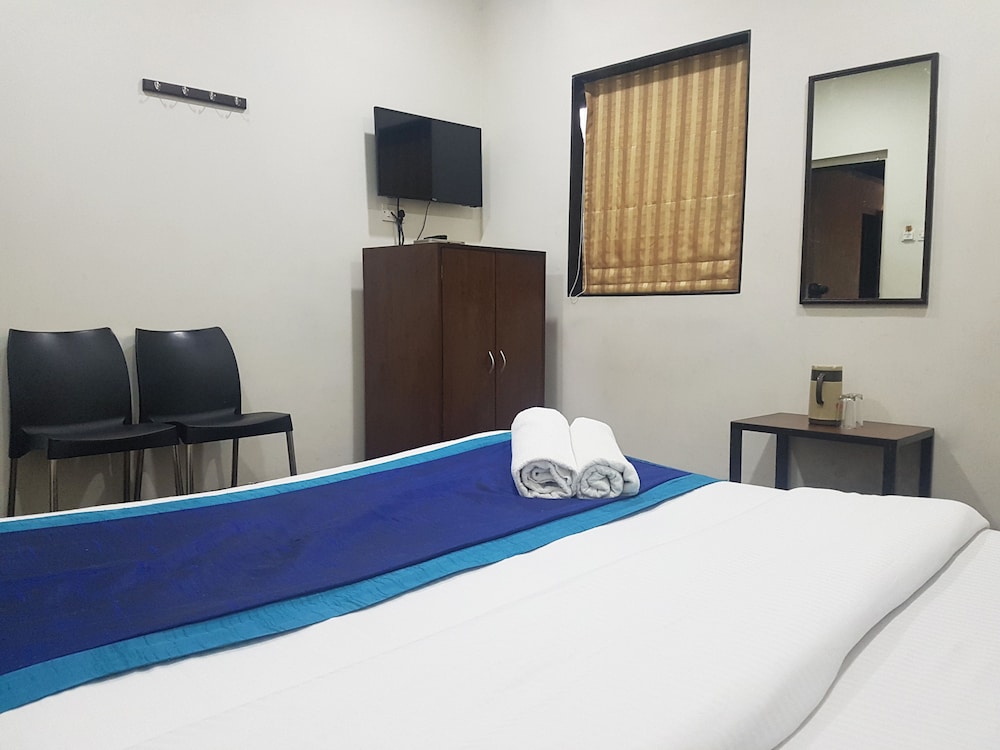 Hotel Kumkum 12/42