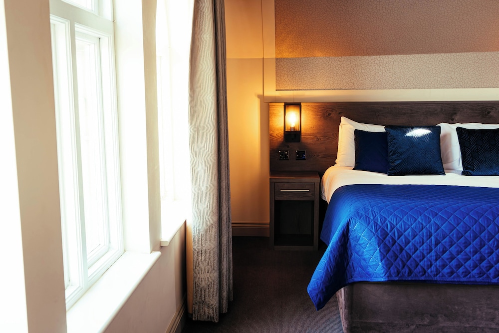 غرفة تنفيذية بسرير كوين، Duke Of Edinburgh Hotel 2/10