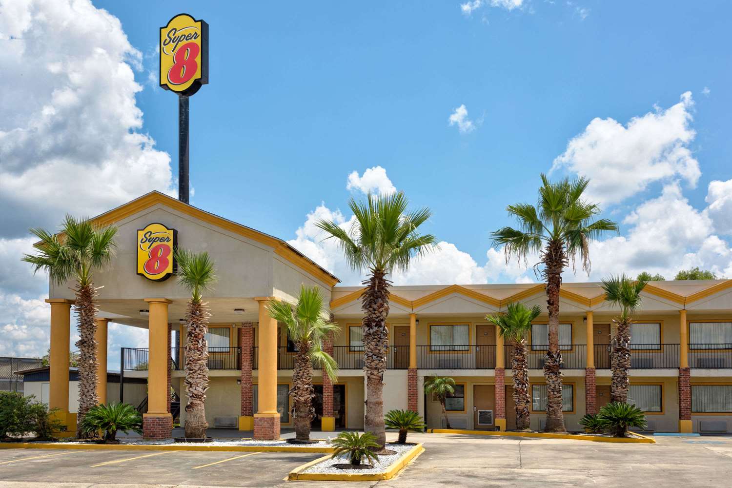 Super 8 By Wyndham Breaux Bridge 12/15