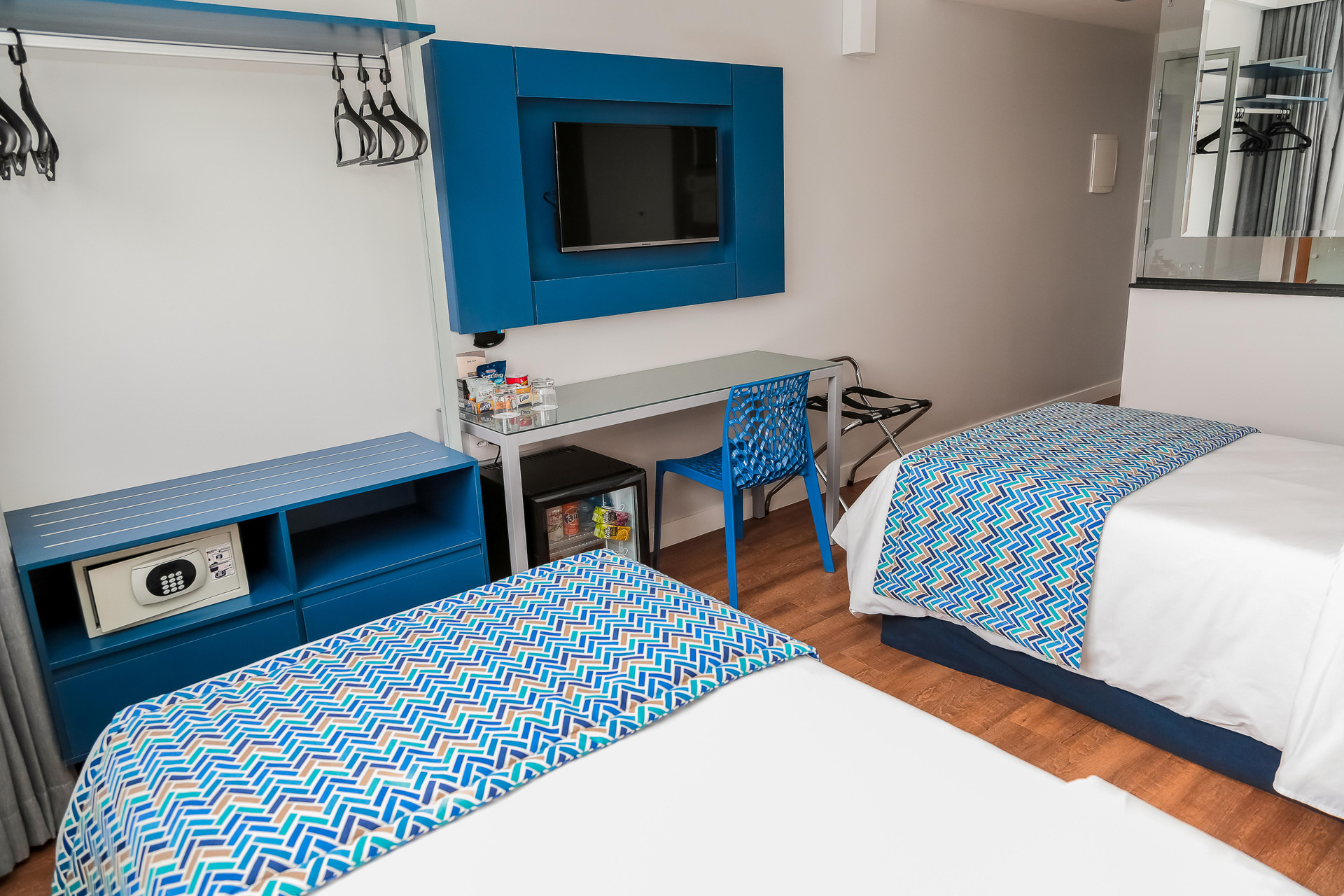 Deluxe, Twin Beds, with View