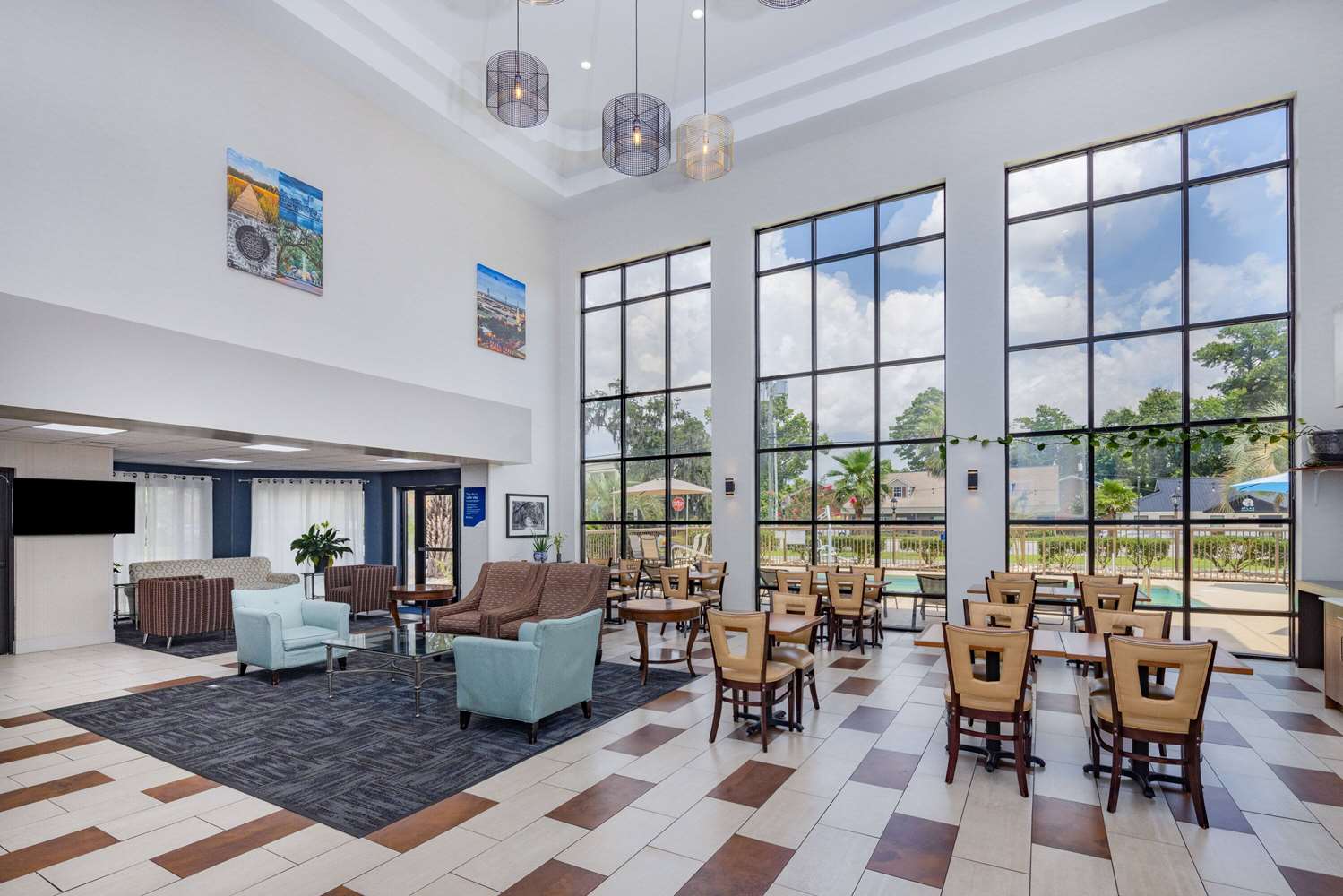 Days Inn & Suites by Wyndham Savannah Midtown 33/56