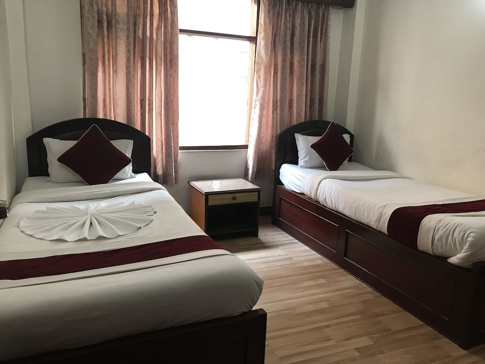 COMFORT, TWIN BEDS, CITY VIEW, PRIVATE BATHROOM