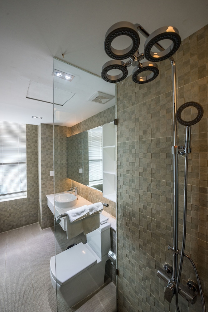 Naki Suites At Silvertown 48/49