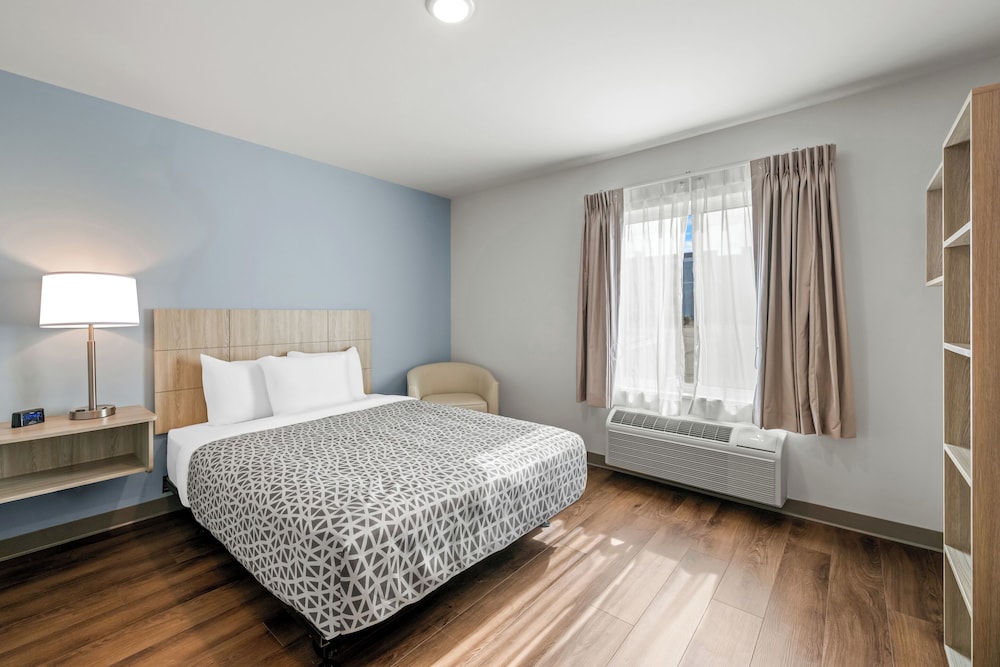 جناح بسرير كوين مع أريكة