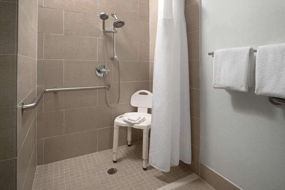 SpringHill Suites Dallas Arlington North 15/48