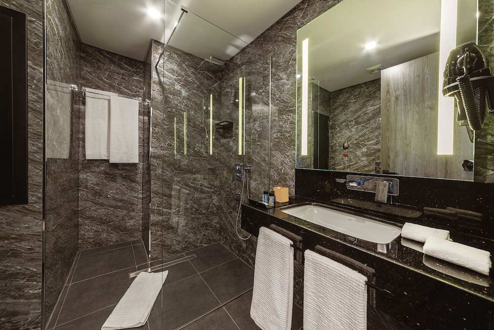 Demiray Hotel 48/50