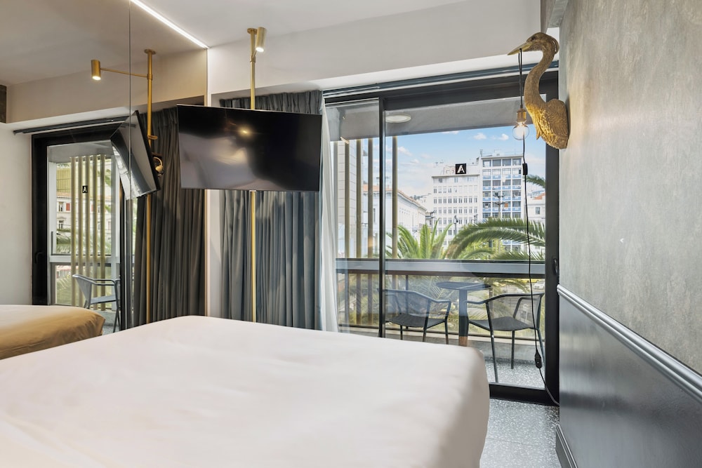 JUNIOR SUITE, CITY VIEW, BALCONY