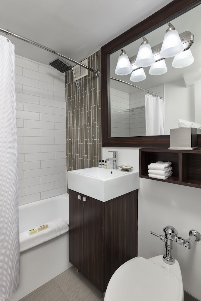 Executive Hotel Pacific 47/50