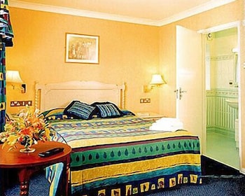 Elstead Hotel 14/50