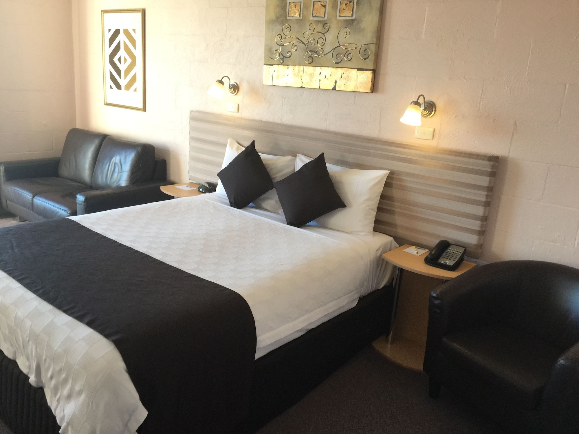 PREMIER, QUEEN BED