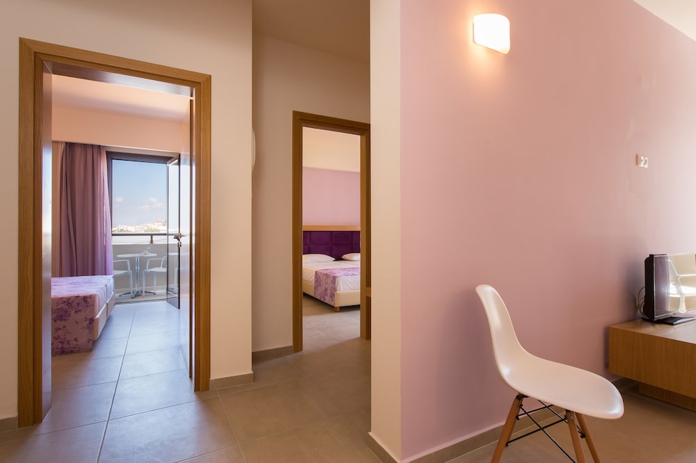Eltina Hotel 50/50