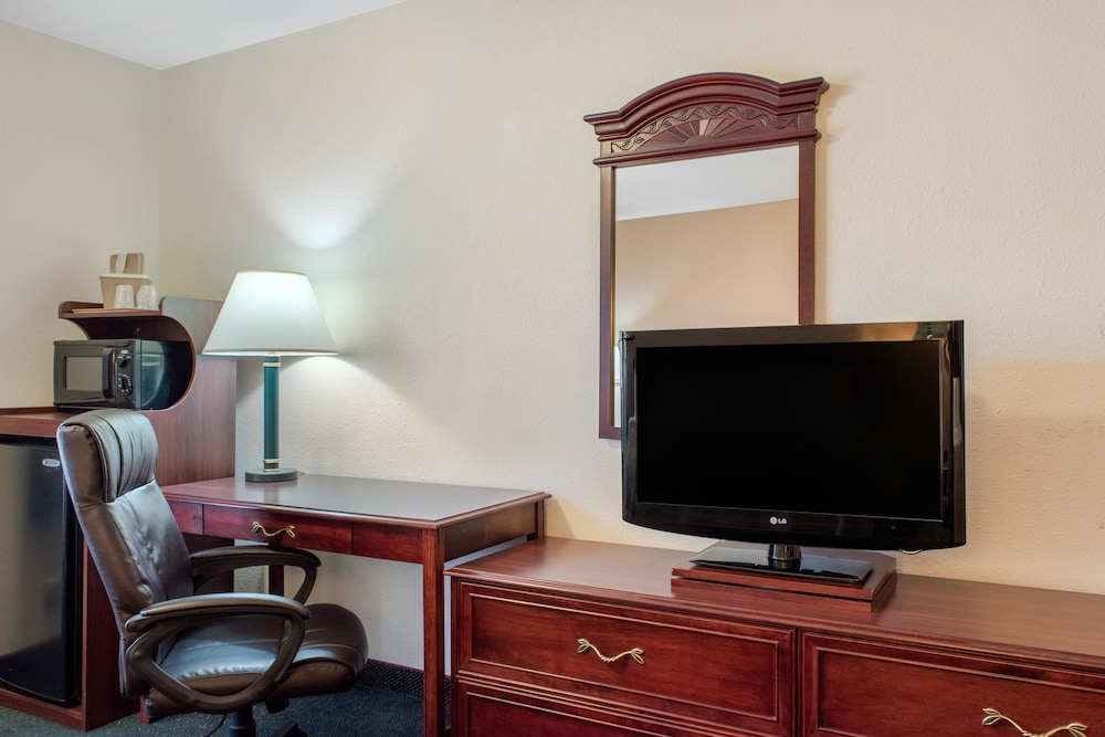 Helena Inn Airport 32/34
