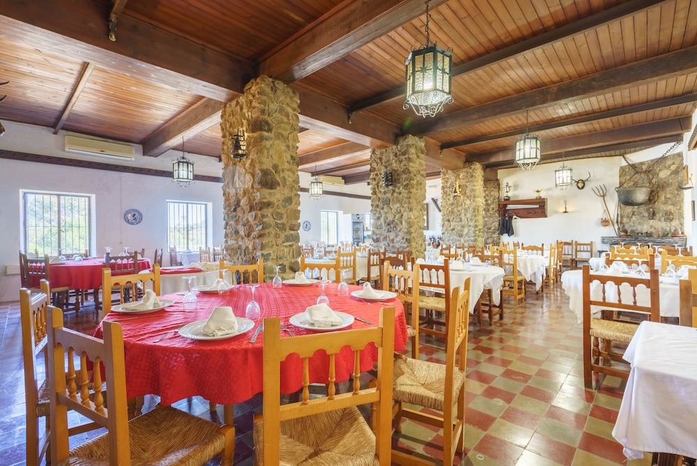 OYO HOTEL LAS CUMBRES 34/39