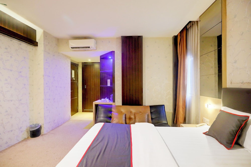 RedDoorz Premium near Grand Batam Mall 9/50