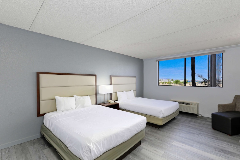 Studio6 Suites Lake Havasu City AZ 34/61