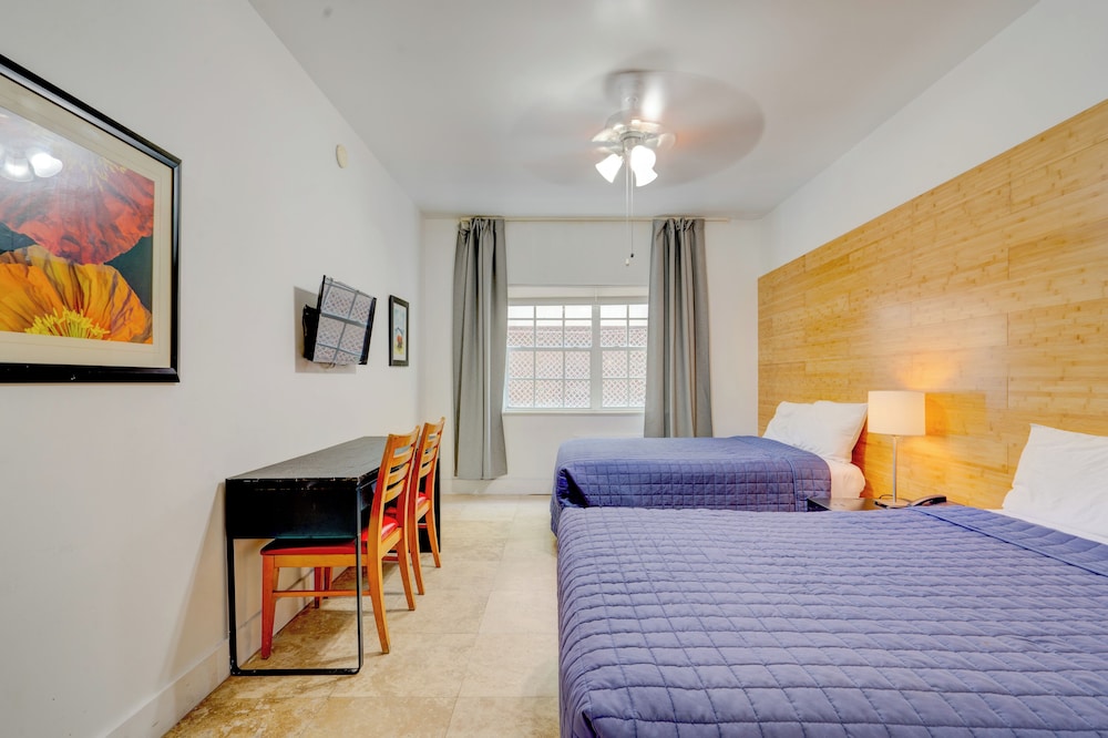 STANDARD, TRIPLE, 2 DOUBLE BEDS