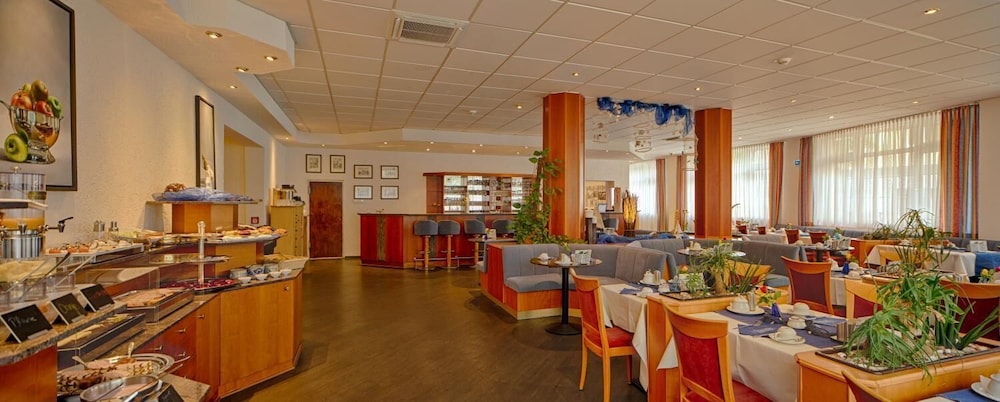 HOTEL RIESENJunior by Trip Inn 26/33