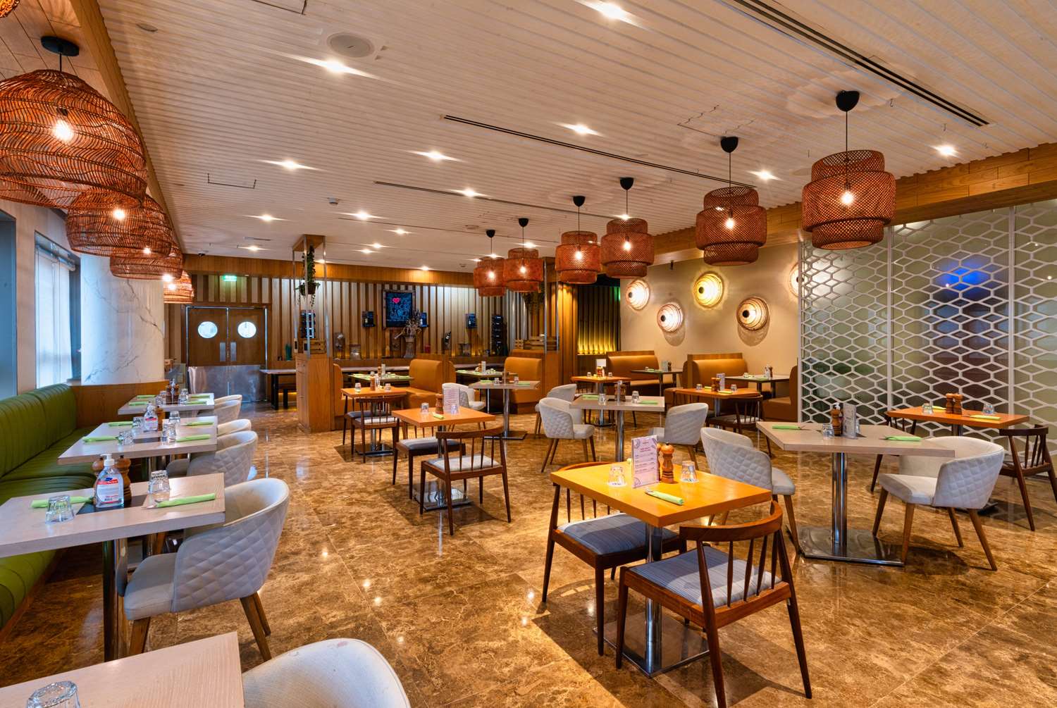 restaurant cafeteria