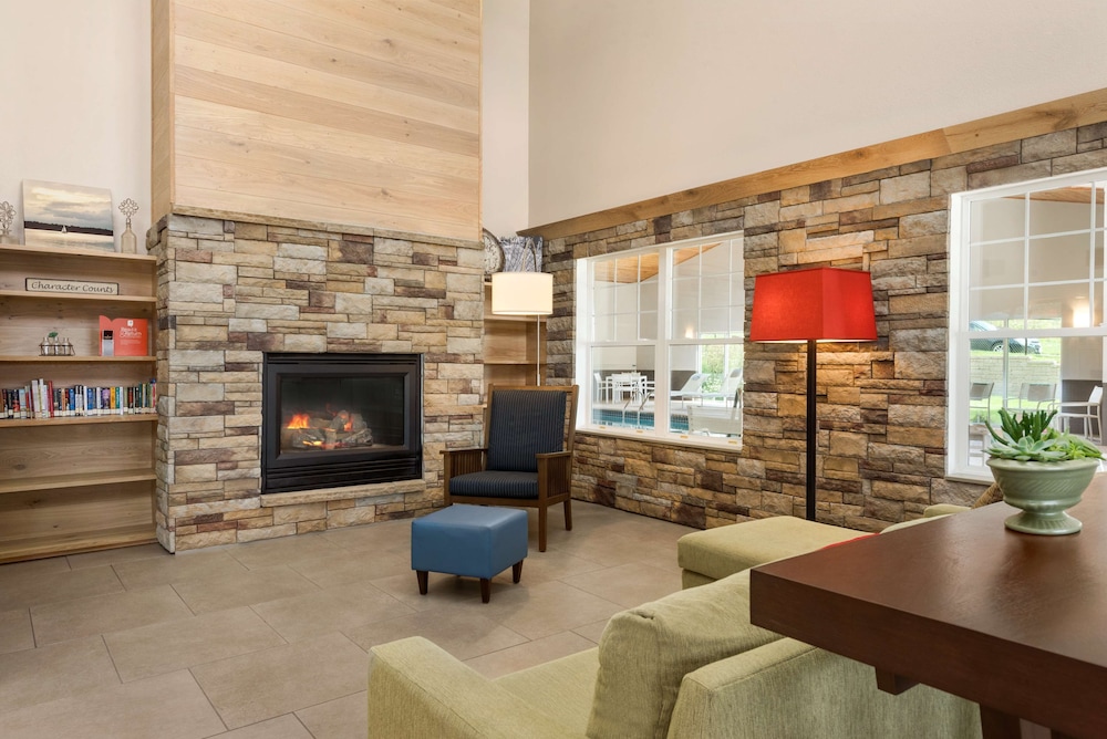 Country Inn & Suites By Radisson, Decorah, IA 39/42