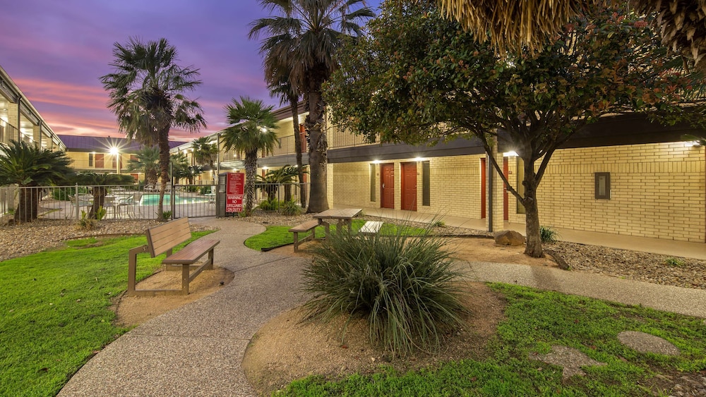 Best Western Near Lackland Afb/Seaworld 9/41